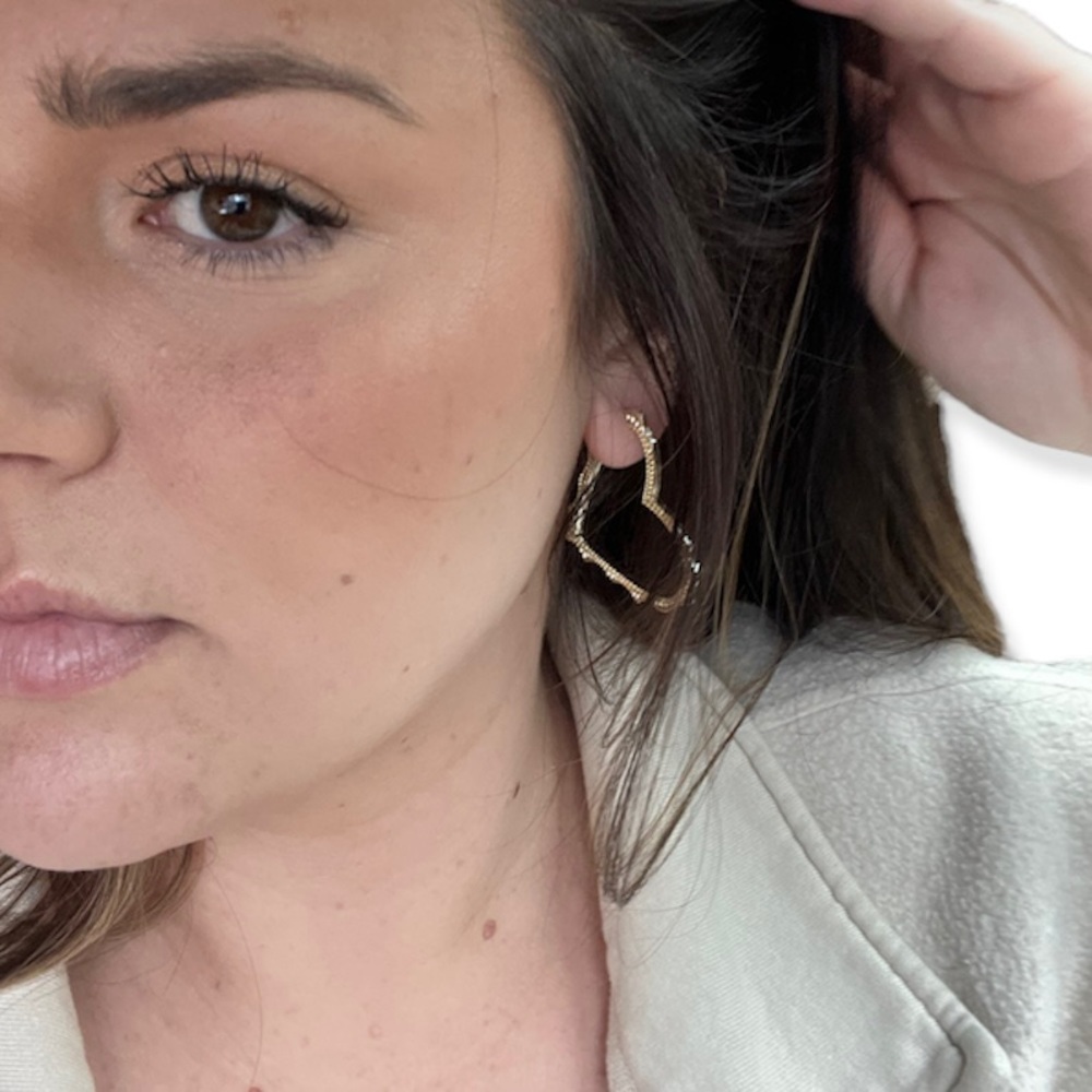 KENDRA SCOTT Sophee Heart Hoop Earrings 14K Gold Plated Stud Back - Picture 4 of 11